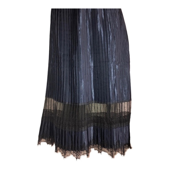 Beautiful pleated navy blue & black lace peek a boo satin effect goth skirt sz L - Picture 9 of 16
